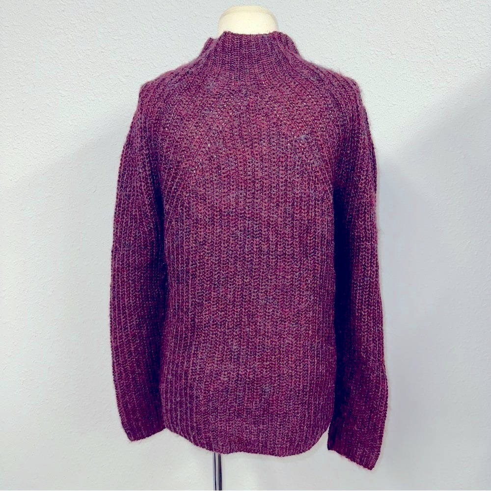 Women’s burgundy sweater sz M - Picture 2 of 4